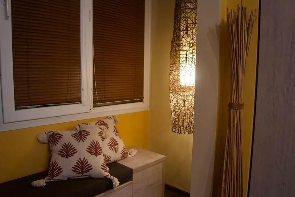 Cozy 2Br Oasis In Central Burgas 0*,